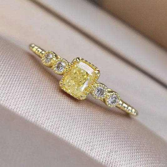 New Exquisite Alloy Ring Inlaid With Zirconias